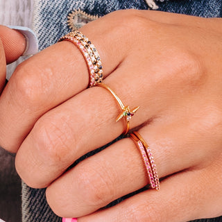 Stapelbare bar ring met roze saffieren