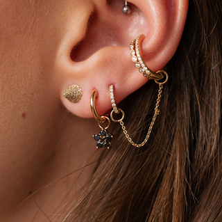 Enkele Bezel Ear Cuff in geelgoud met diamanten
